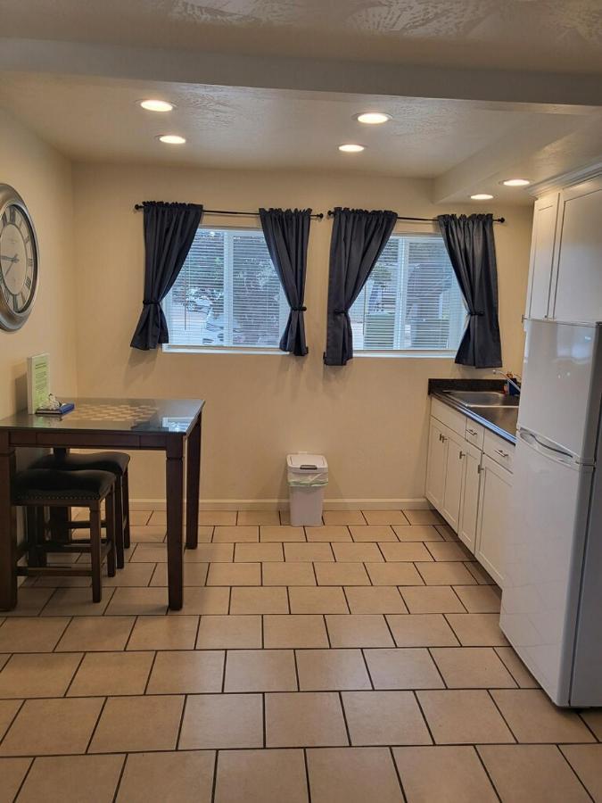 Tail Wind Life Llc Apartment Page Ngoại thất bức ảnh